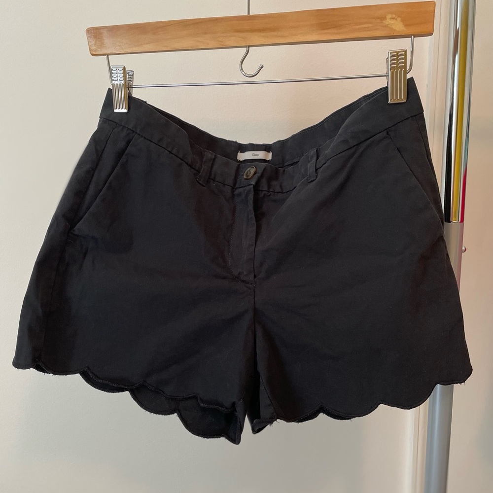 Adorable GAP Chino Scallop Shorts